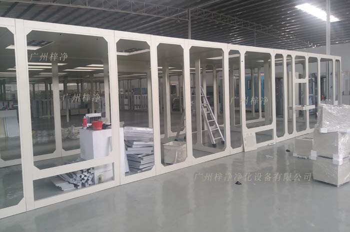 大型裝配式潔凈棚四周?chē)袡C(jī)玻璃密封,防止空氣對(duì)流。