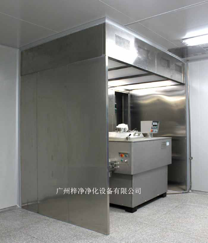 負壓稱量室由蜂鳴器、風速傳感器、PAO注入口、DOP檢測口、中效壓差表、初效壓差表、高效壓差表、集中控制屏、防塵插座、回風網(wǎng)孔板、排風網(wǎng)孔、啟動按鈕、急停、風機箱、風機、初效過濾器、液槽高效過濾器、照明燈具、均流膜、無隔板高效過濾器幾大部件組成的。